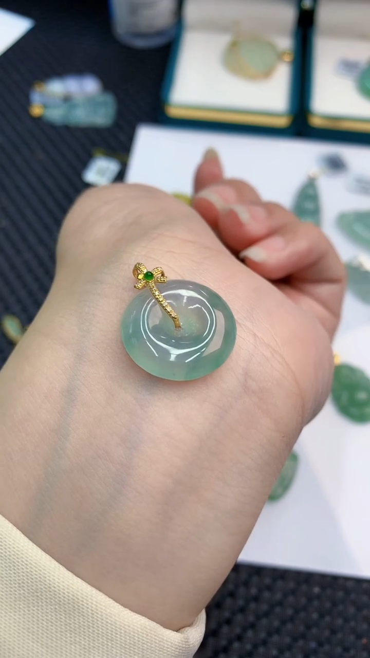 【闪购商品】翡翠颈饰18K金镶嵌            8