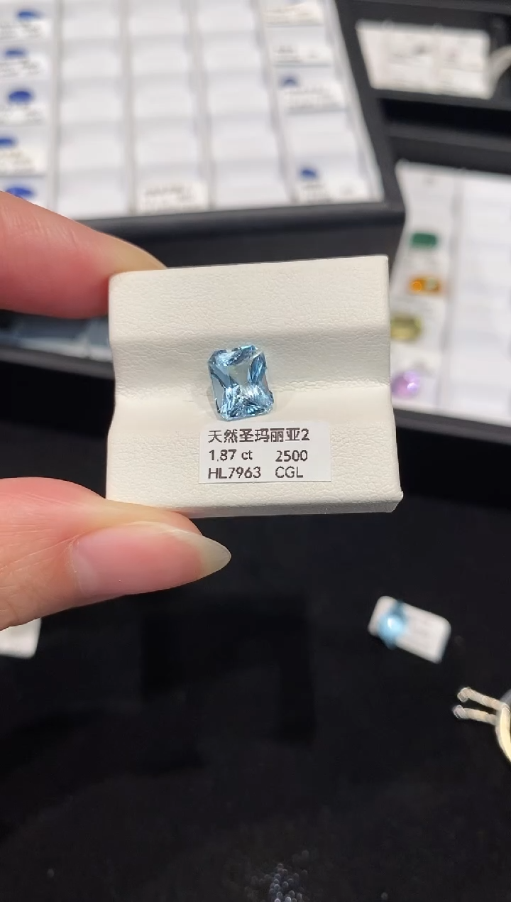 裸石海蓝宝石1.87CT HL7963 CGL