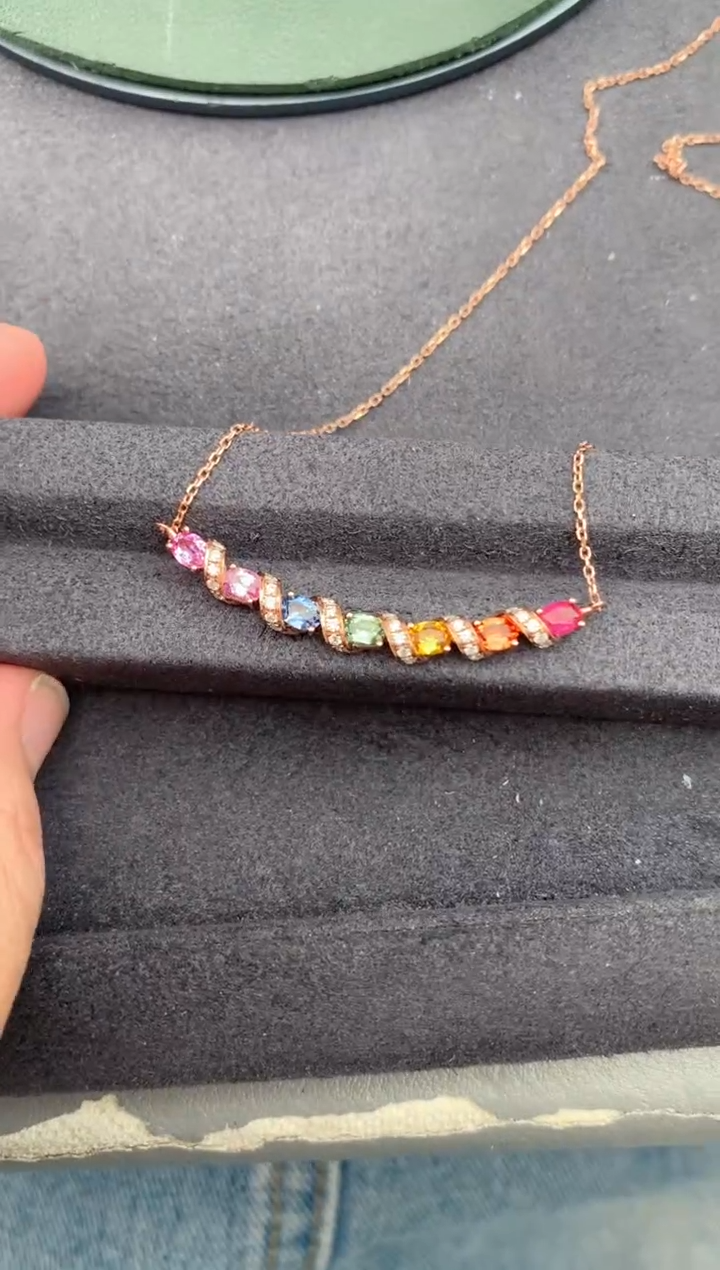 颈饰彩色蓝宝石18K金镶嵌1.4ct 彩色蓝宝石吊坠定制 BA