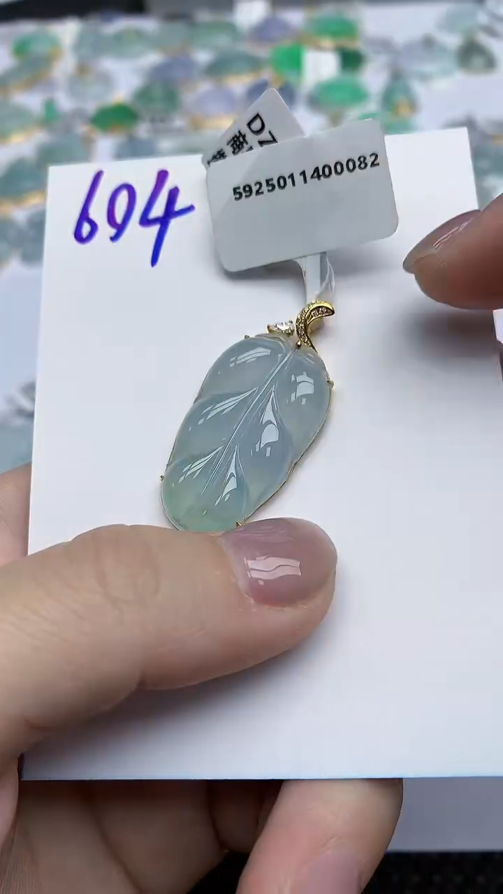 【闪购商品】翡翠挂件18K金镶嵌天然翡翠A货