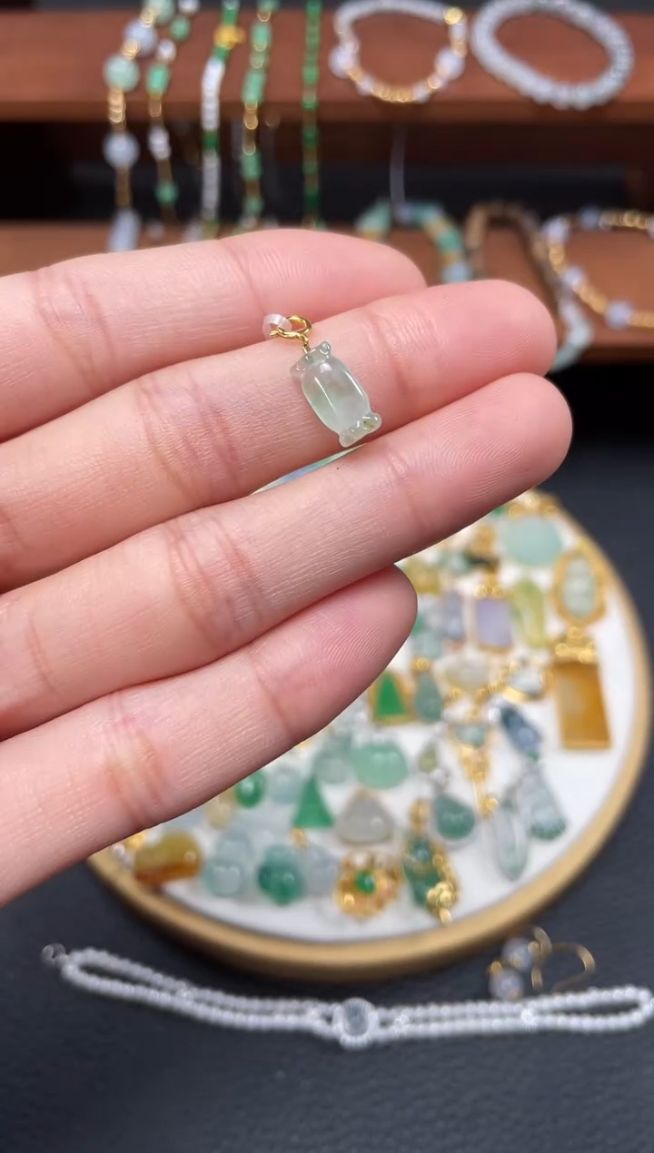 【闪购商品】翡翠吊坠(不含链)18K金镶嵌一个   JK243