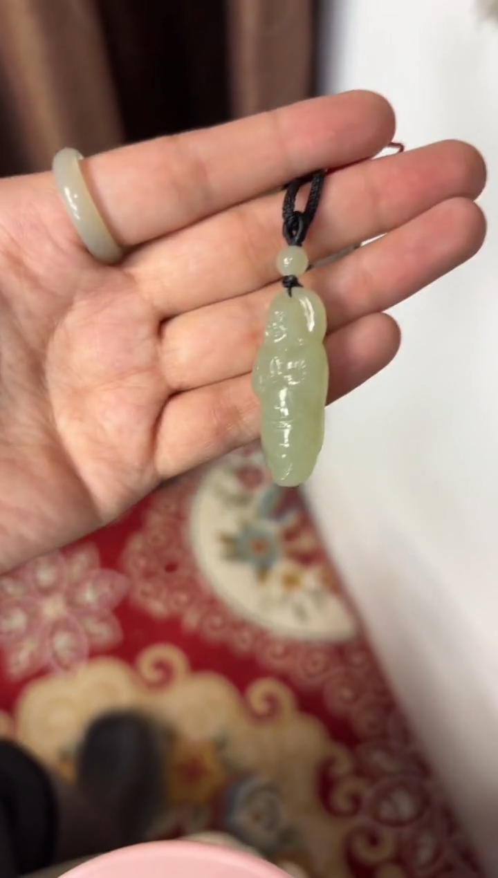 【闪购商品】和田玉吊坠(赠链)未镶嵌且末微色差近矿吊坠