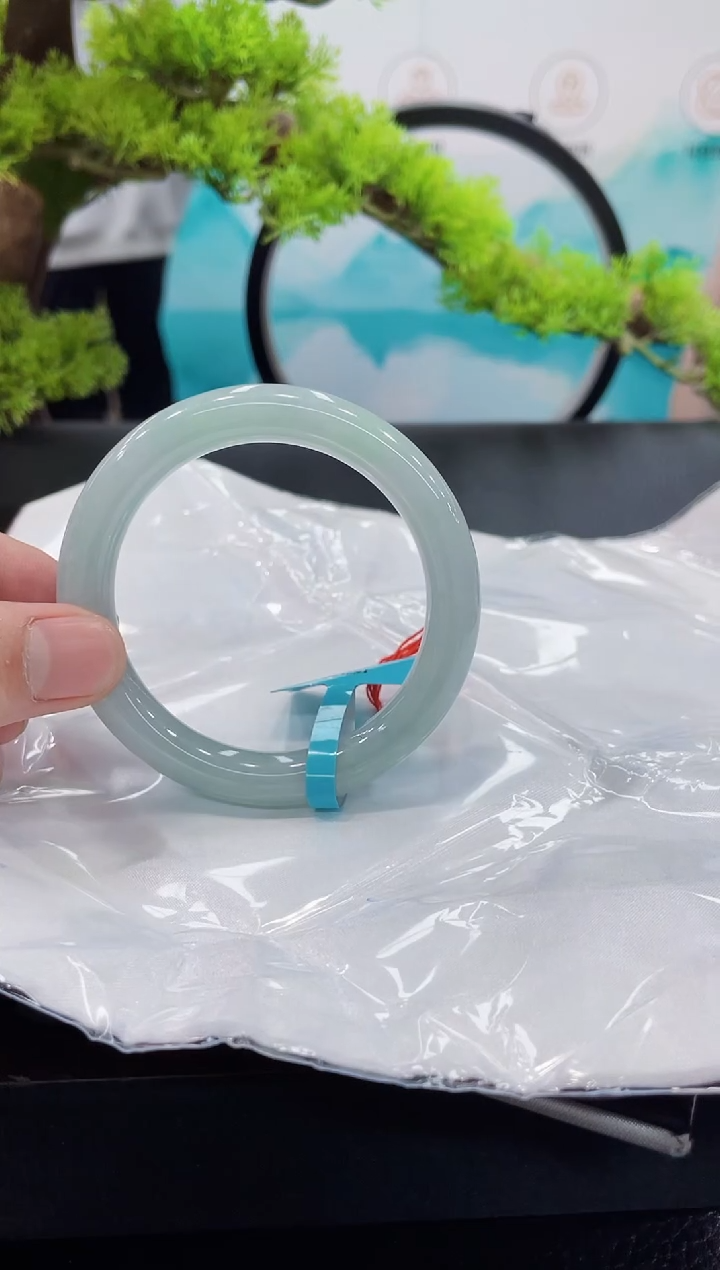 【闪购商品】翡翠手镯未镶嵌手镯