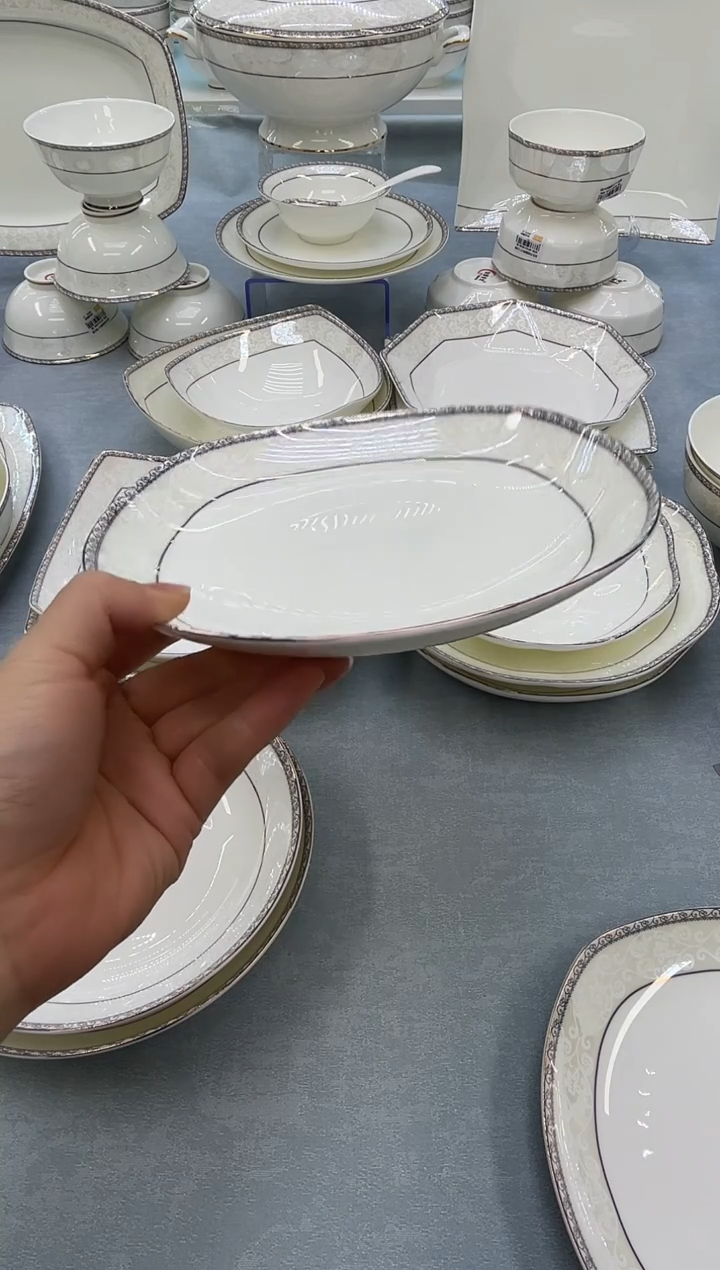 骨瓷玲珑8方2个  