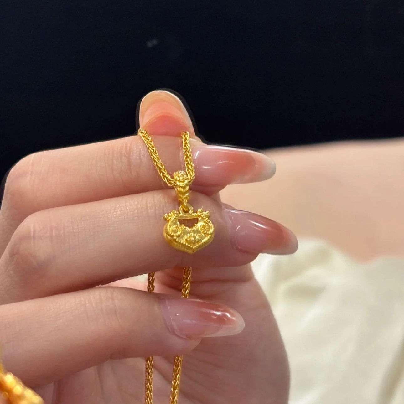 铜合金项链 复古莲花小锁包吊坠新中式项链女款国风锁骨链精致