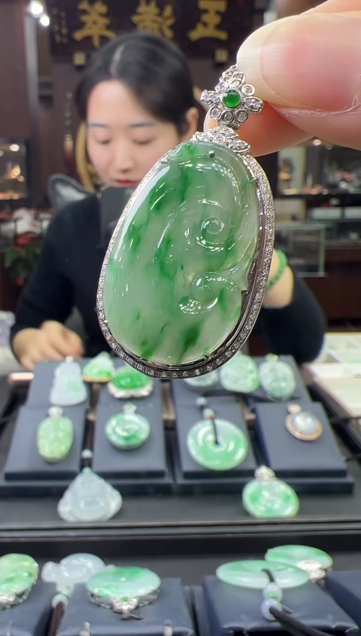 【闪购商品】翡翠挂件18K金镶嵌如意