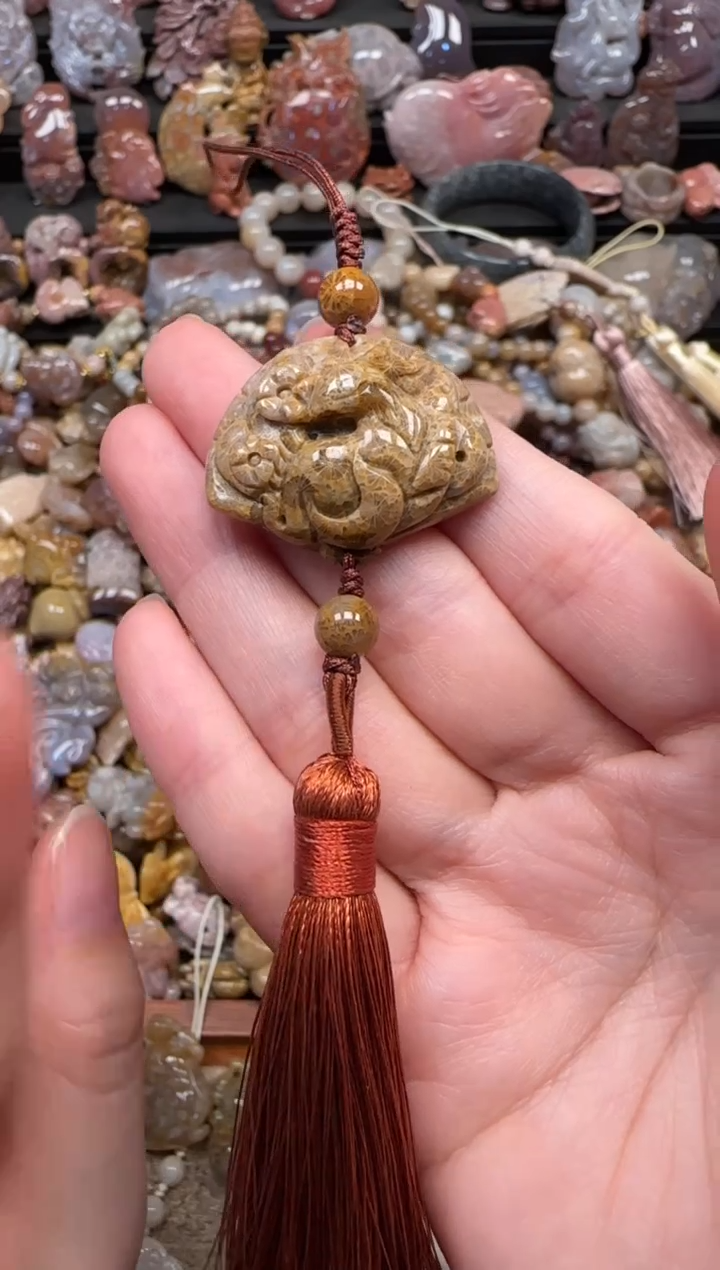 颈饰未镶嵌硅化珊瑚（珊瑚玉）585