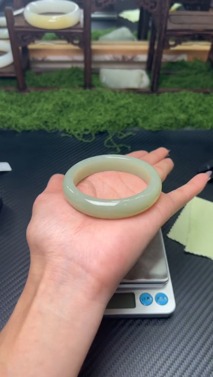 未镶嵌手镯和田玉且末微色差近矿53M