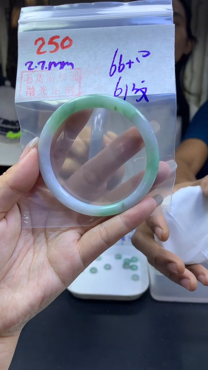 【闪购商品】定制翡翠未镶嵌250手镯61纹+66元+拍一发一