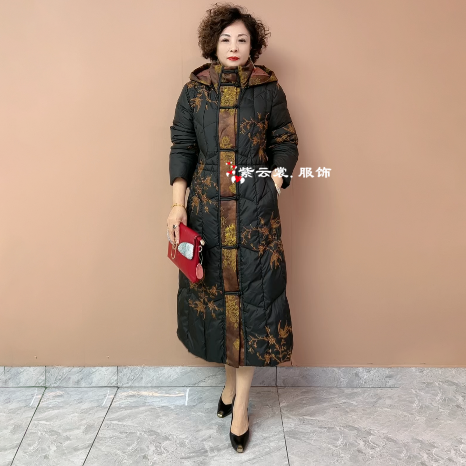 专柜同款中老年妈妈冬季连帽保暖洋气刺绣90白鸭绒长款羽绒服外套