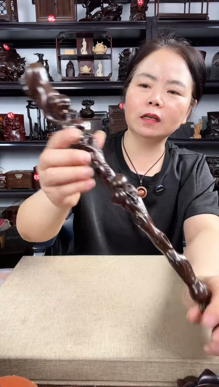 木猴痒痒挠老李红木工艺品