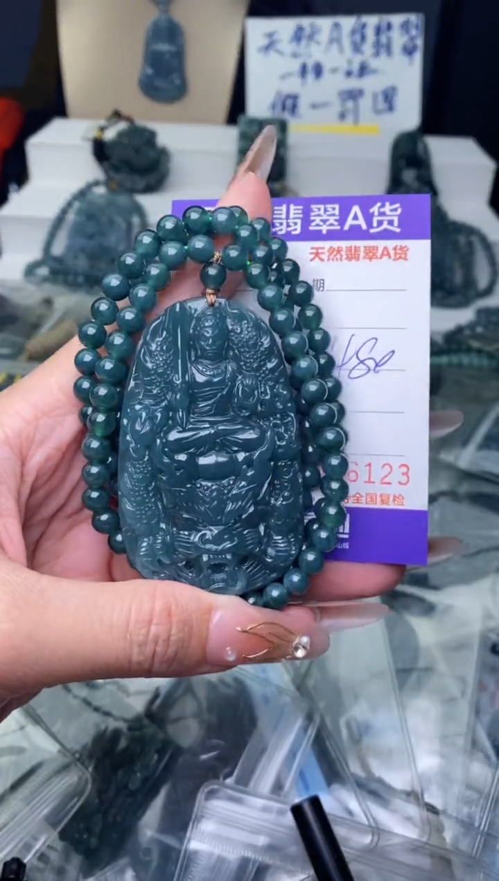 【闪购商品】翡翠颈饰未镶嵌··········