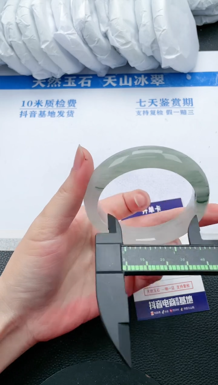 【闪购商品】石英质玉手镯未镶嵌L307