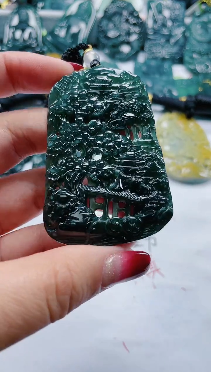 【闪购商品】翡翠颈饰未镶嵌            