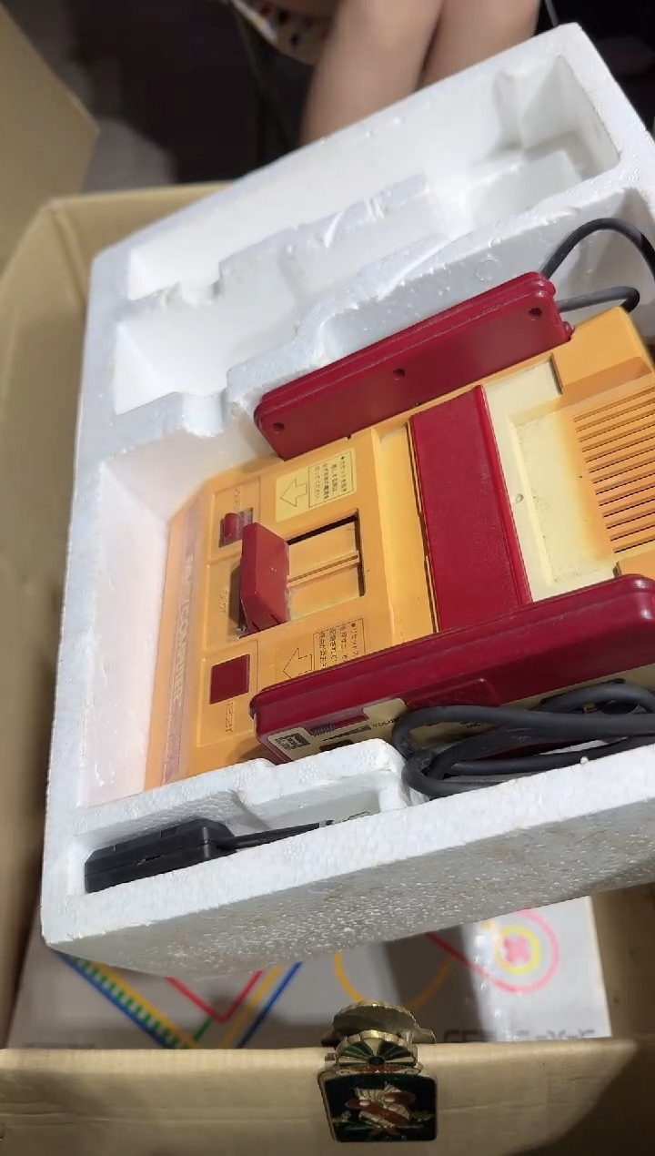 瓷片老*  351中古商品，瑕疵品，不保好坏。