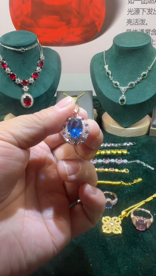 颈饰蓝宝石18K金镶嵌2