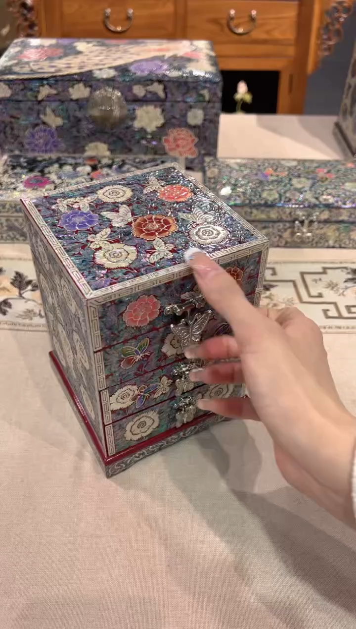 【闪购商品】三层红底白边·弘贝雅螺钿漆器文化馆