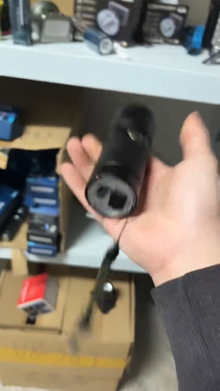 【带尾灯】钢炮级别铝合金强光手电筒-超长续航