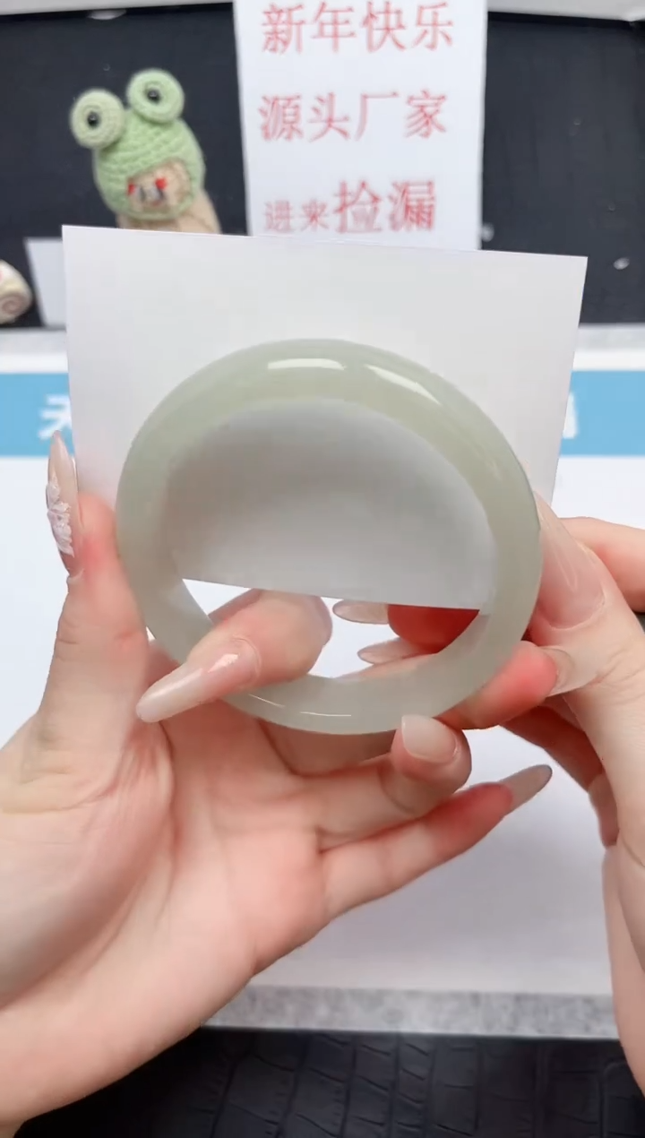 【闪购商品】石英质玉手镯未镶嵌320-62.4