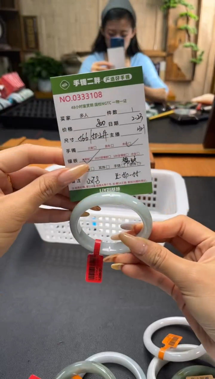 【闪购商品】翡翠手镯（贵妃镯）未镶嵌多人