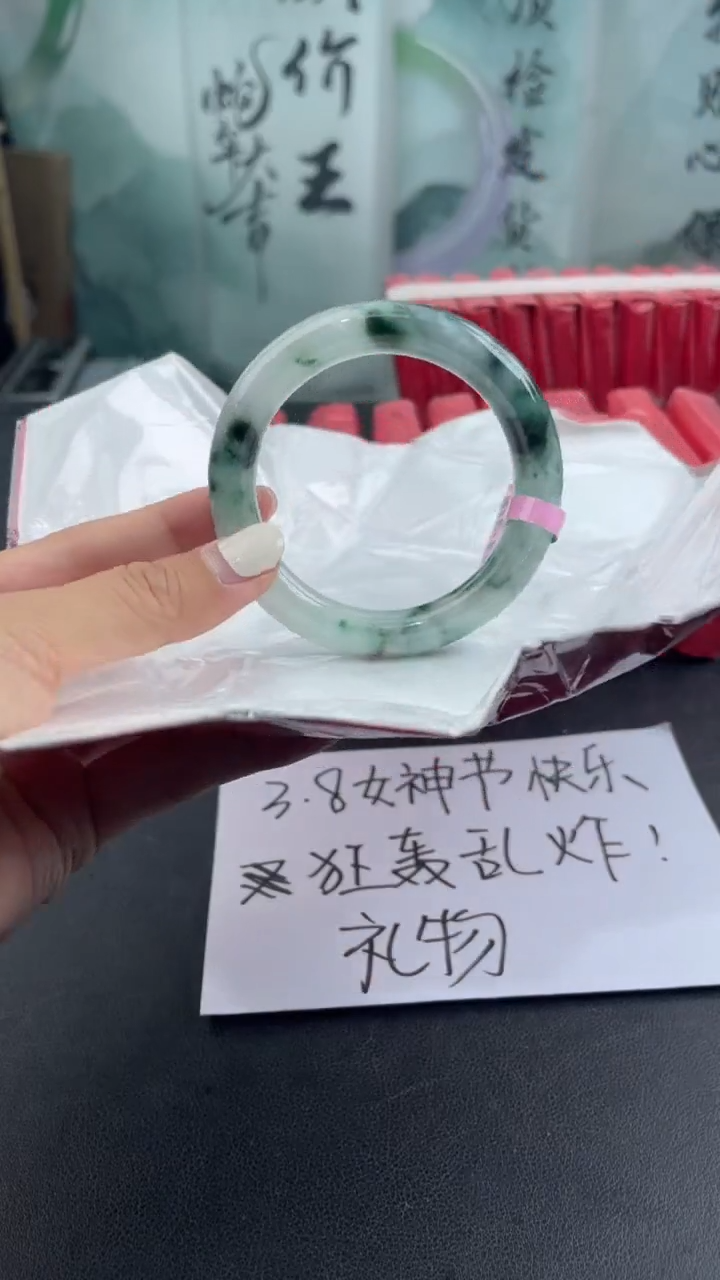 【闪购商品】翡翠手镯未镶嵌10翡翠手镯（微瑕）