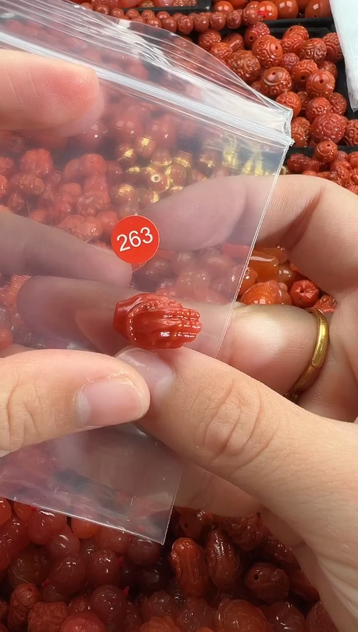 颈饰未镶嵌南红玛瑙1