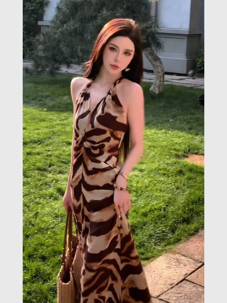 SS姗姗【虎纹】法式挂脖气质收腰花纹吊带显瘦长裙连衣裙50370448