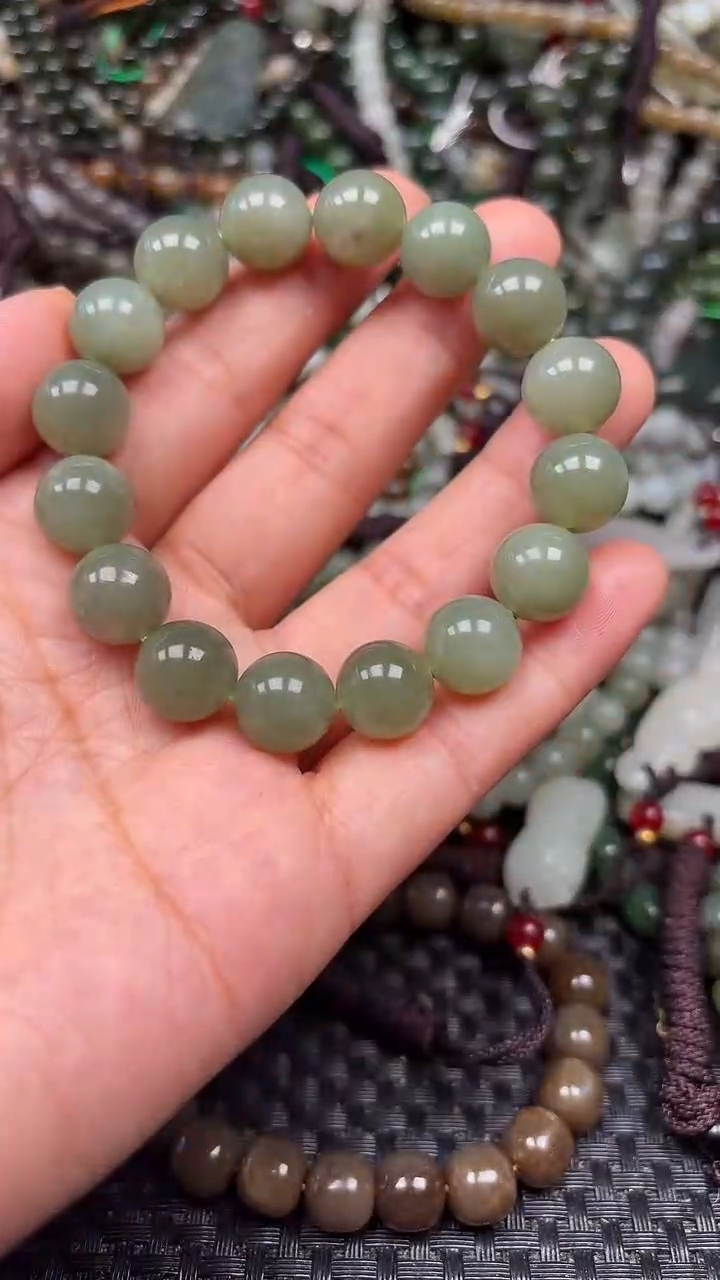 和田玉未镶嵌颈饰1