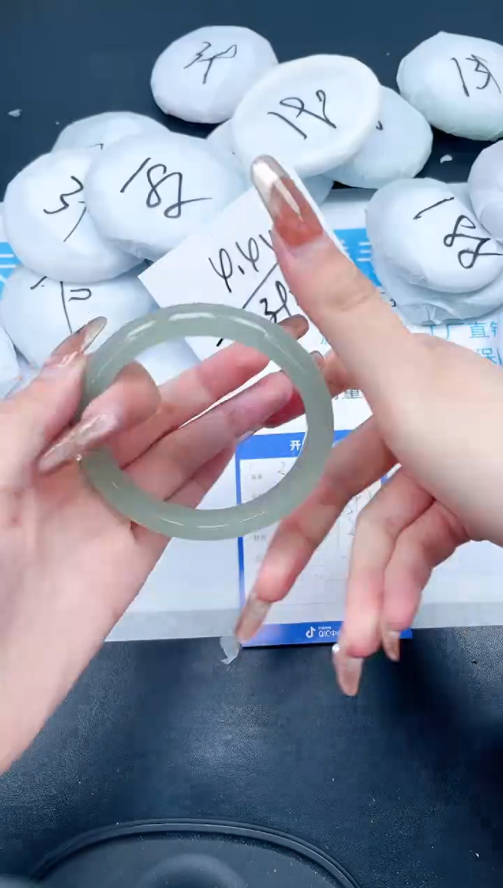 【闪购商品】石英质玉手镯未镶嵌308-59