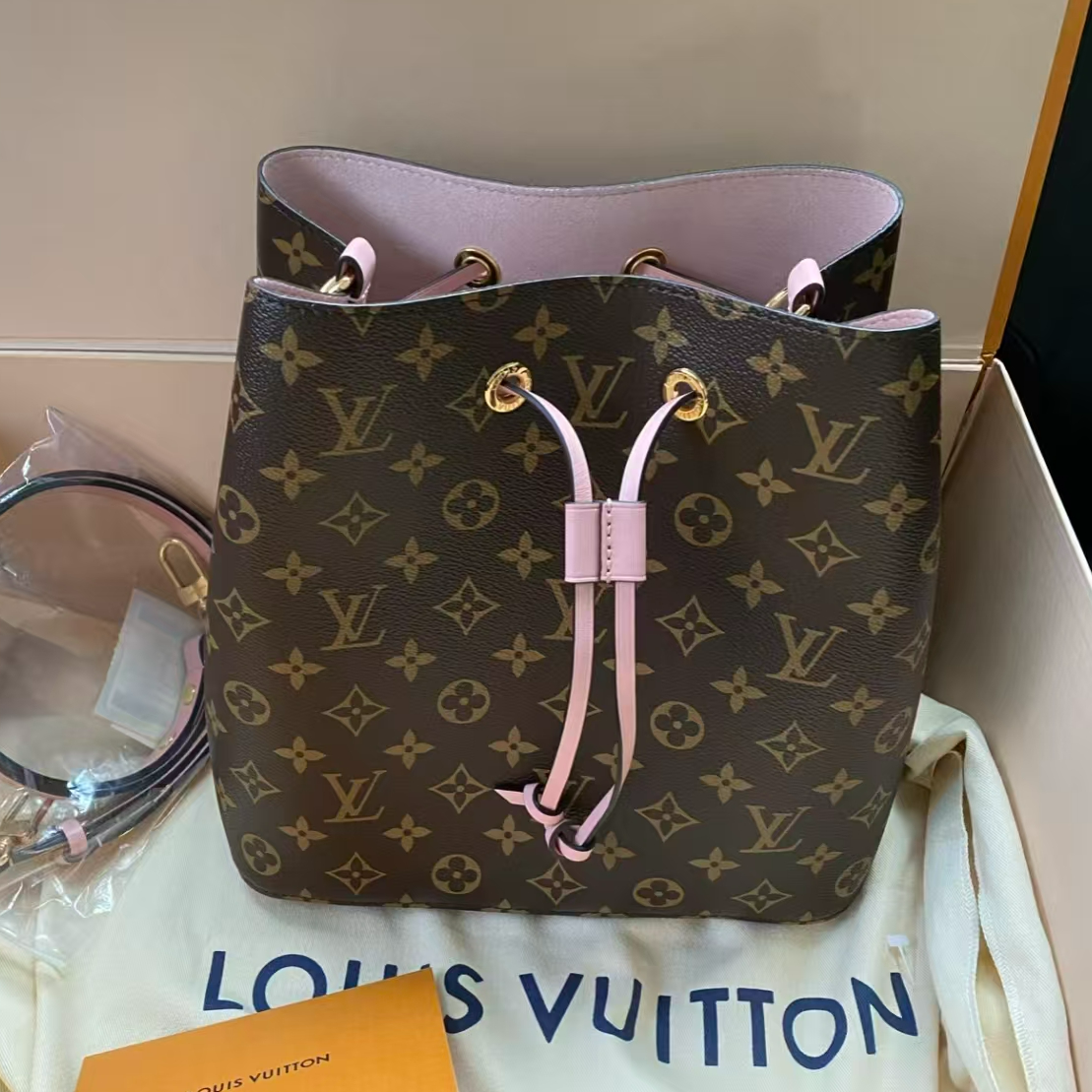 95新 LouisVuitton/路易威登 青奢荟/粉水桶手袋抽绳斜跨包/91739