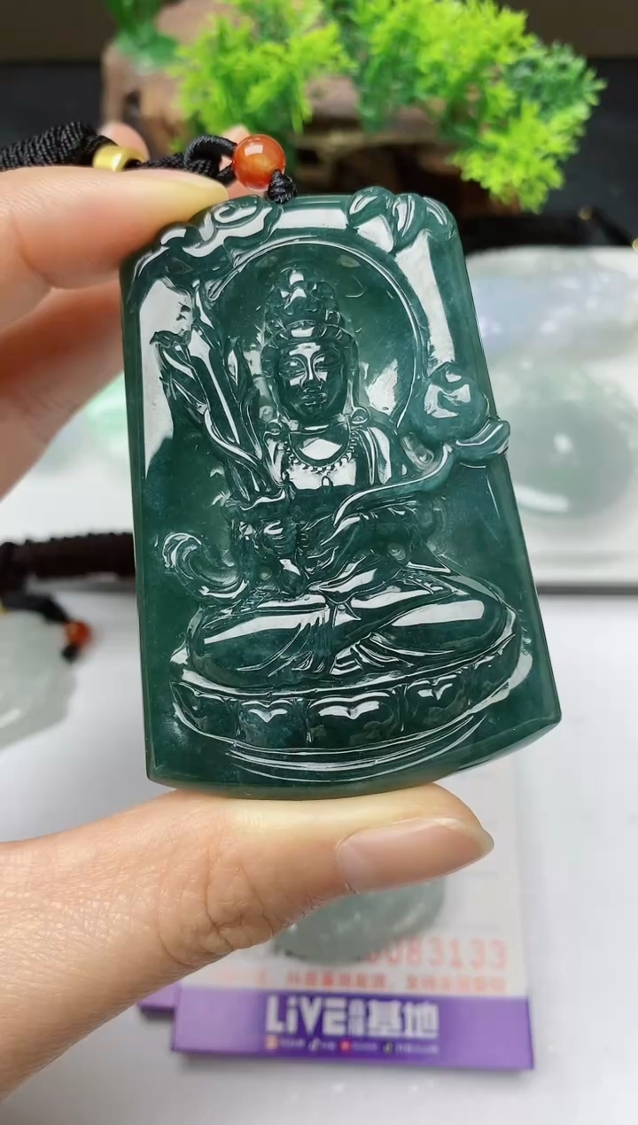 【闪购商品】翡翠颈饰未镶嵌          