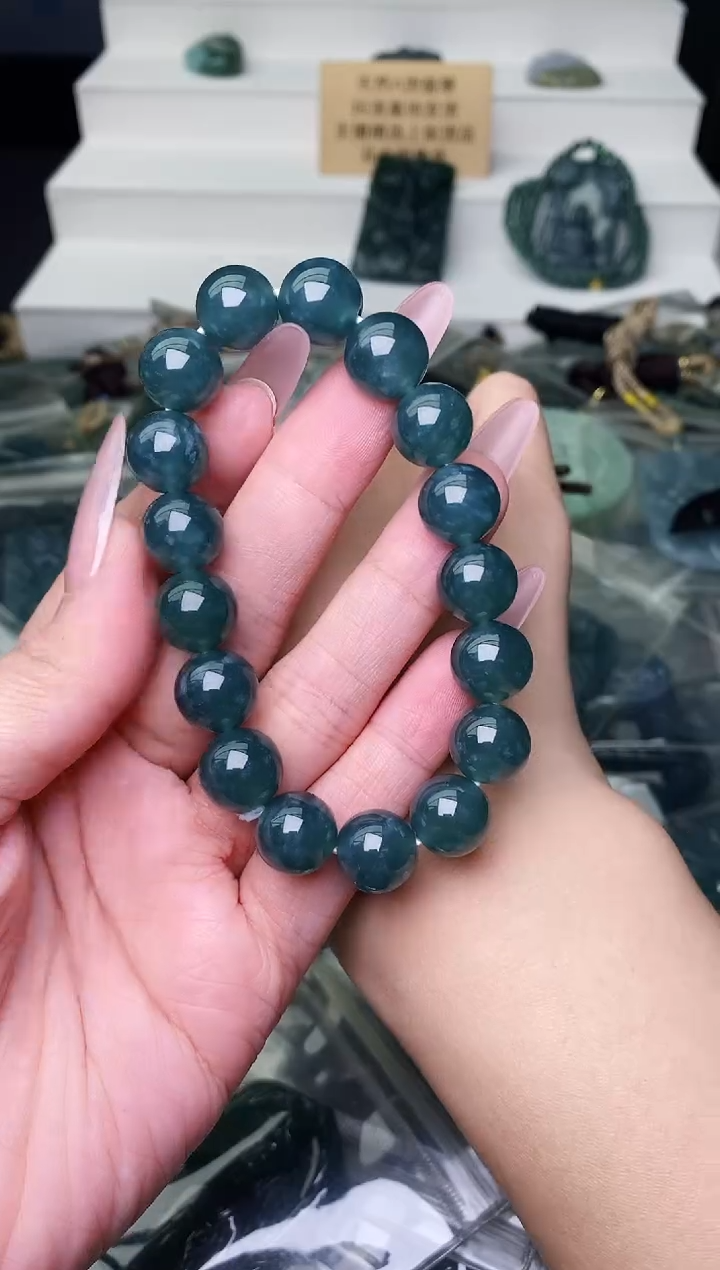 颈饰未镶嵌翡翠 