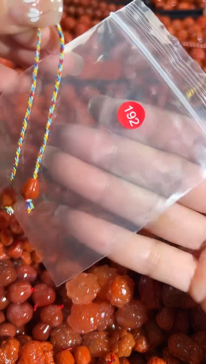 颈饰未镶嵌南红玛瑙1