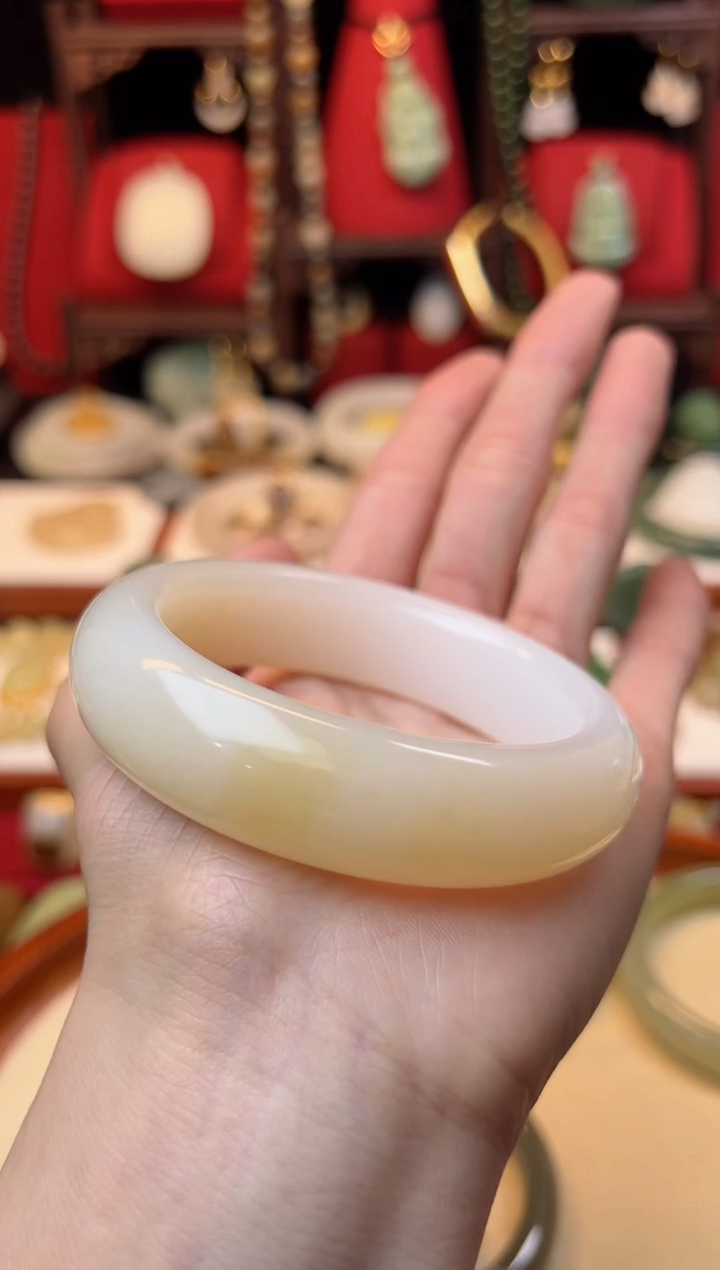 【闪购商品】和田玉手镯未镶嵌1