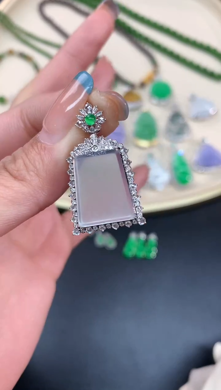 【闪购商品】翡翠吊坠(不含链)18K金镶嵌吊坠A232|9999