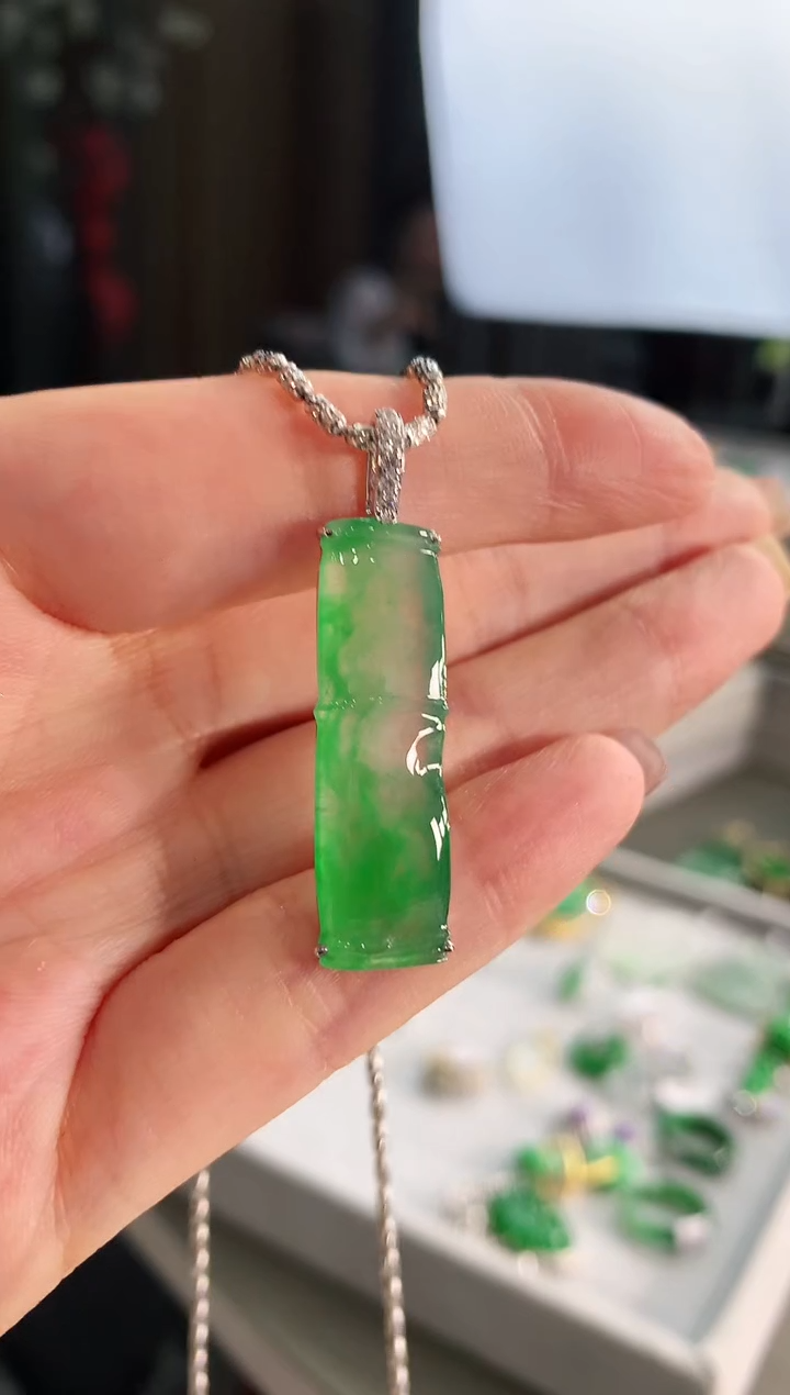 【闪购商品】翡翠吊坠(不含链)18K金镶嵌吊坠