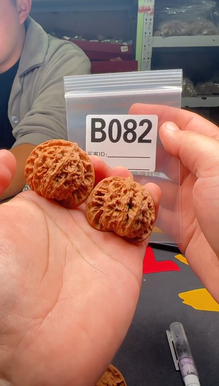 吊坠文玩核桃盘龙纹40左右-B082