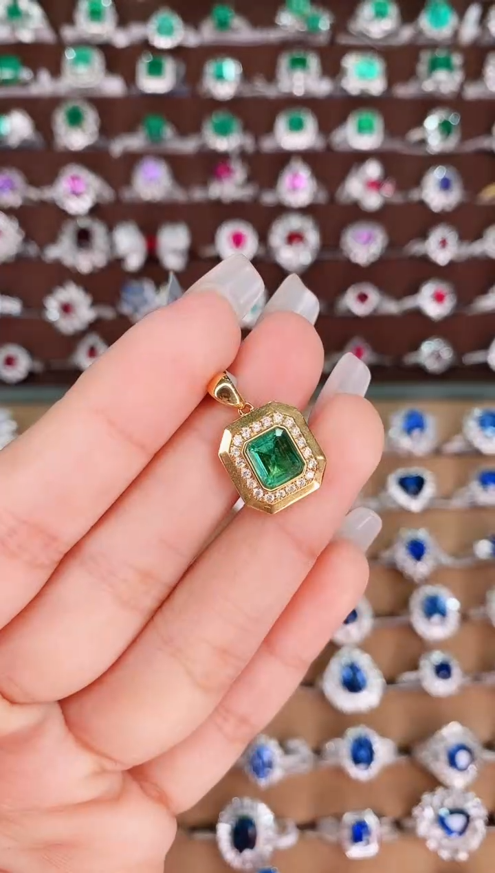 【闪购商品】祖母绿18K金吊坠18K金镶嵌1.32克拉