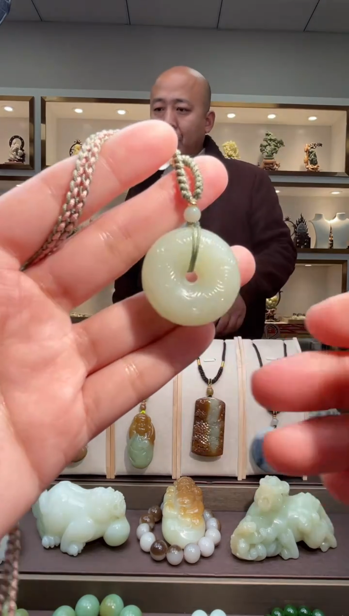 颈饰未镶嵌和田玉苏