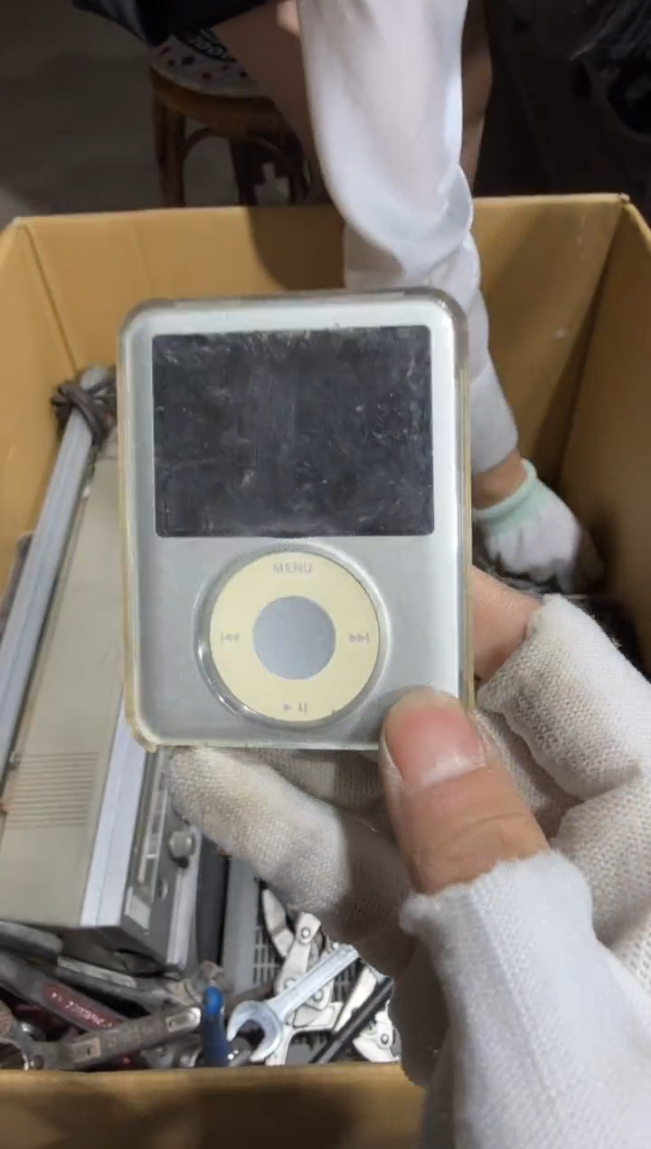 8新孙* 000   中古商品，瑕疵品，不保好坏。