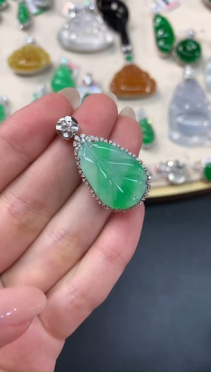 【闪购商品】翡翠吊坠(不含链)18K金镶嵌A291|9800