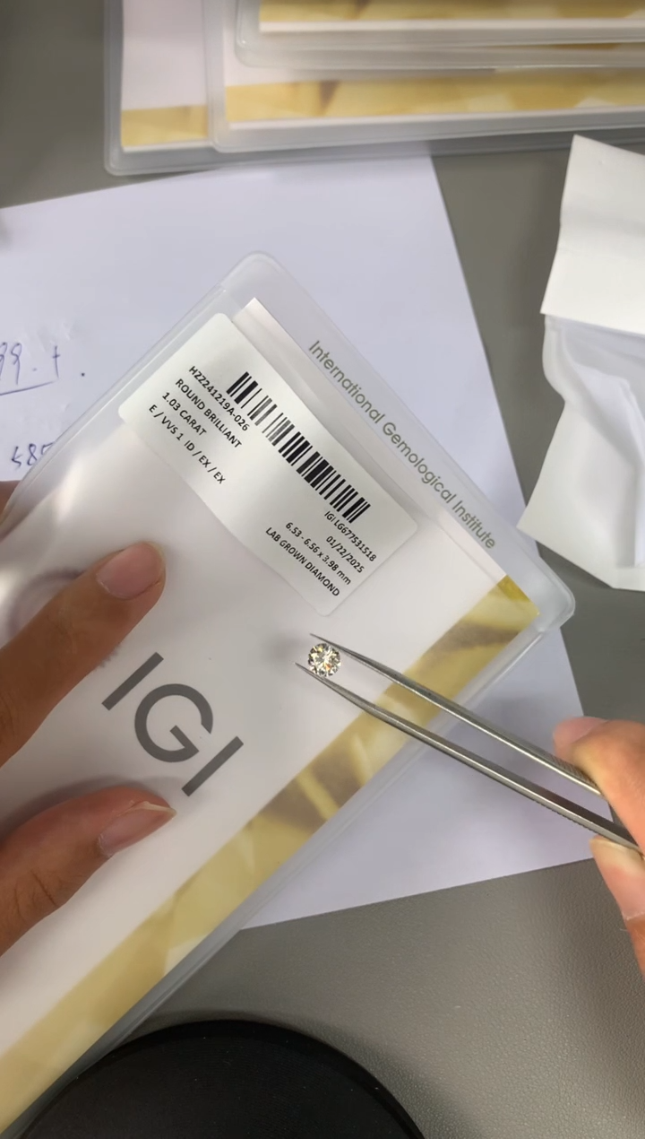 【闪购商品】实验室培育钻石裸石未镶嵌1.03E677531518