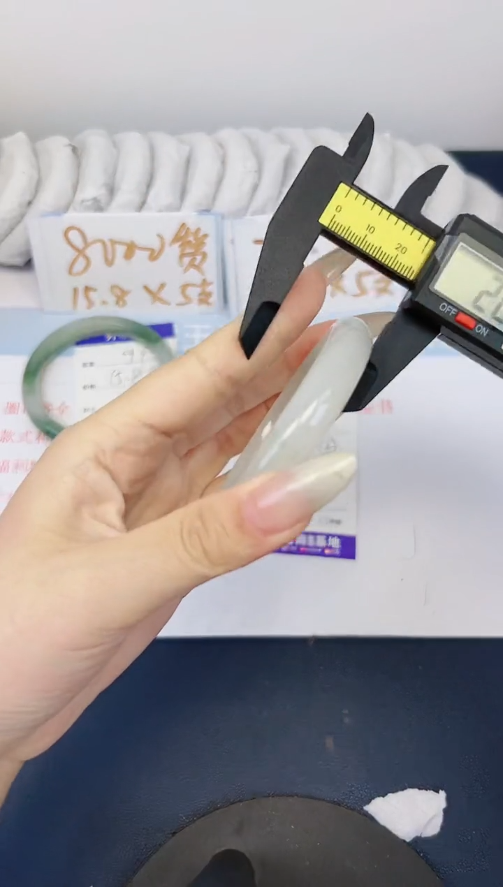 【闪购商品】石英质玉手镯合金92-54