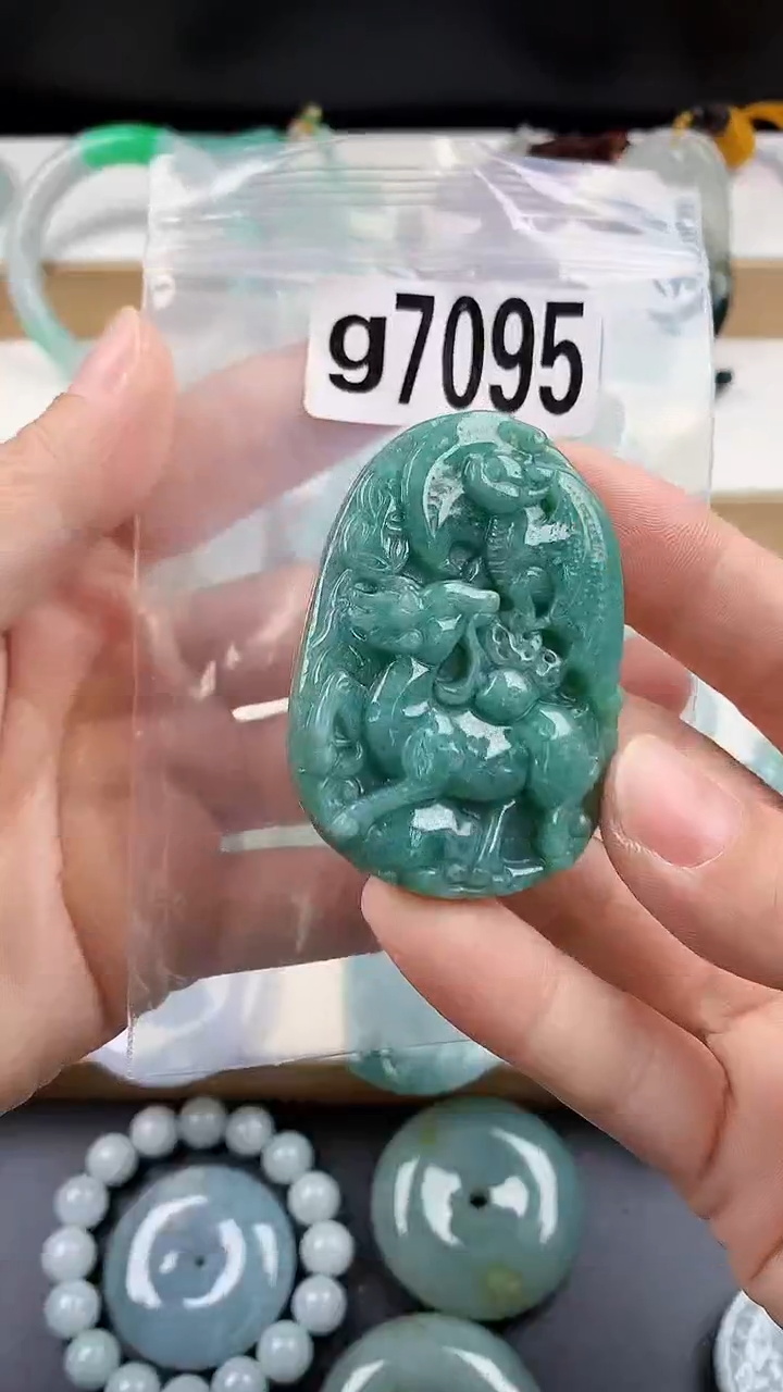 颈饰未镶嵌翡翠天然翡翠吊坠挂件