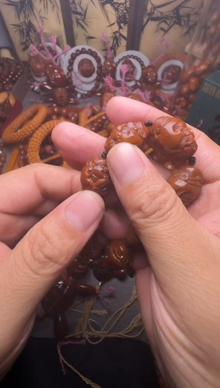 手串橄榄核曹****✧玉化八宝财神