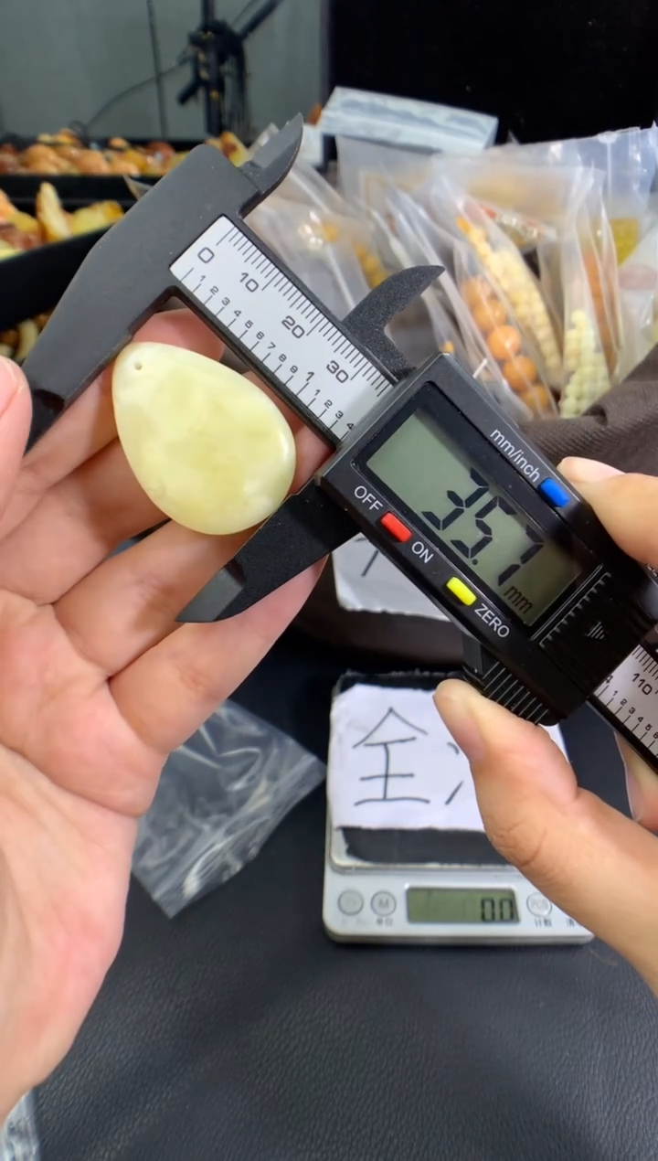 蜜蜡未镶嵌珠宝奇石1