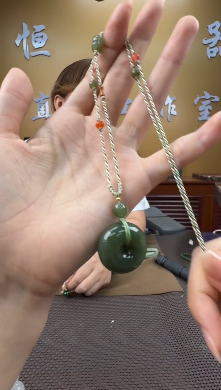 颈饰未镶嵌和田玉挂件