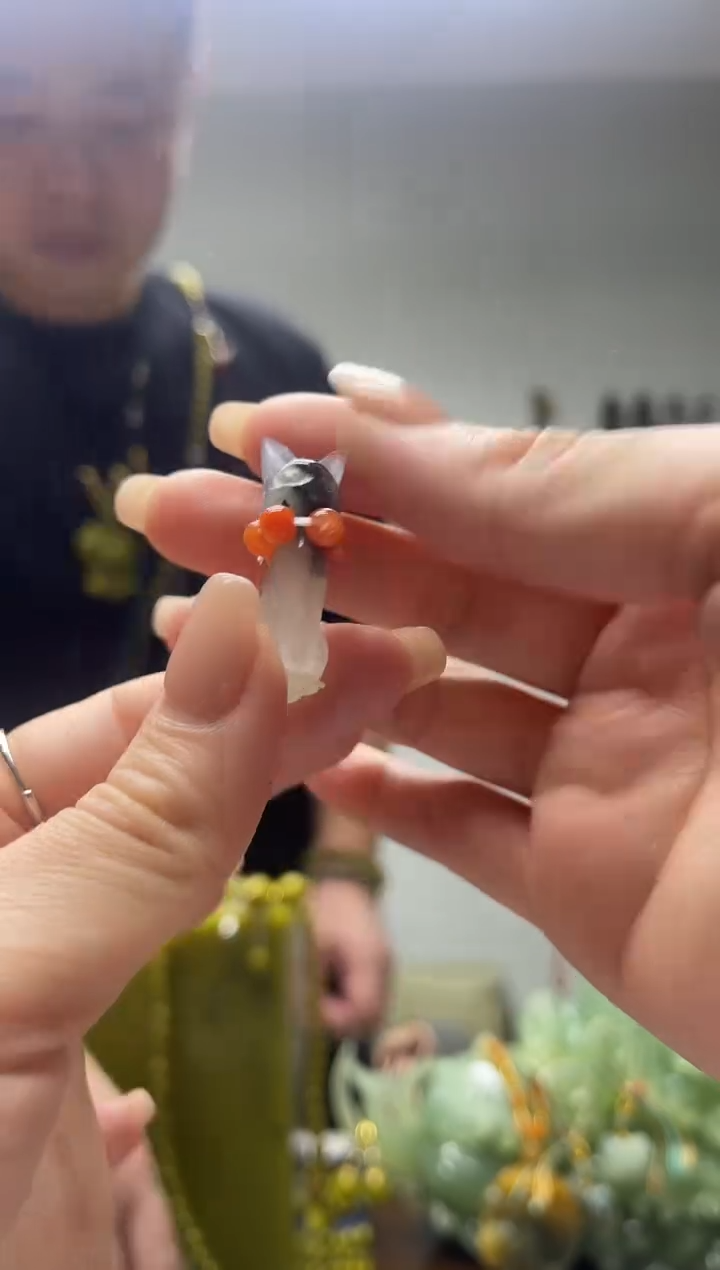 未镶嵌岫玉颈饰·