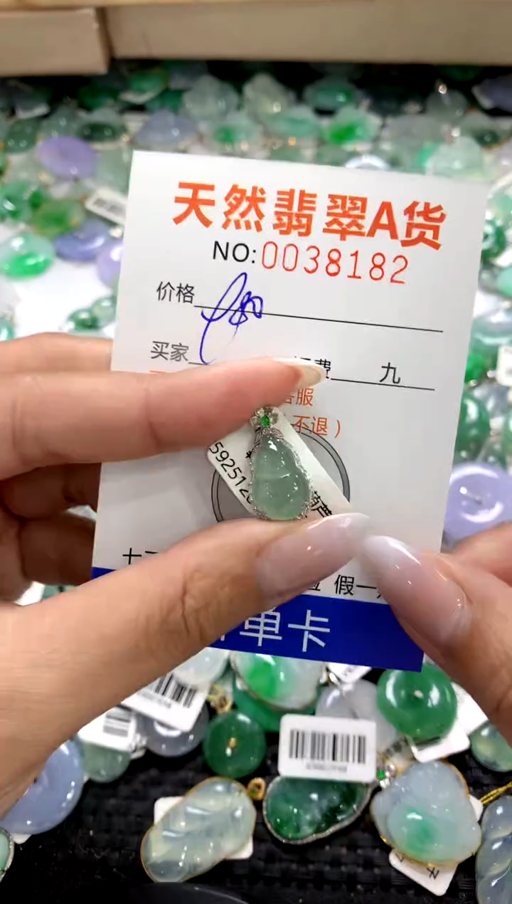 颈饰18K金镶嵌翡翠1111111111111111