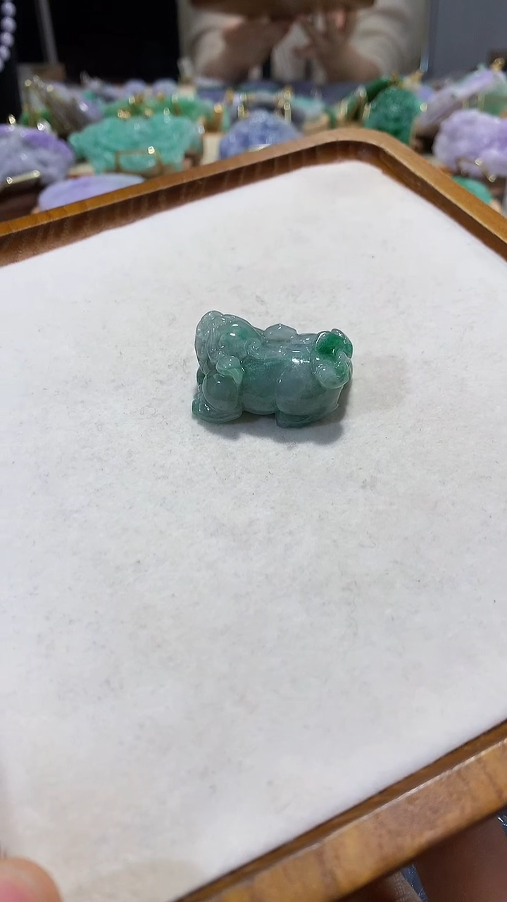 颈饰未镶嵌翡翠吊坠